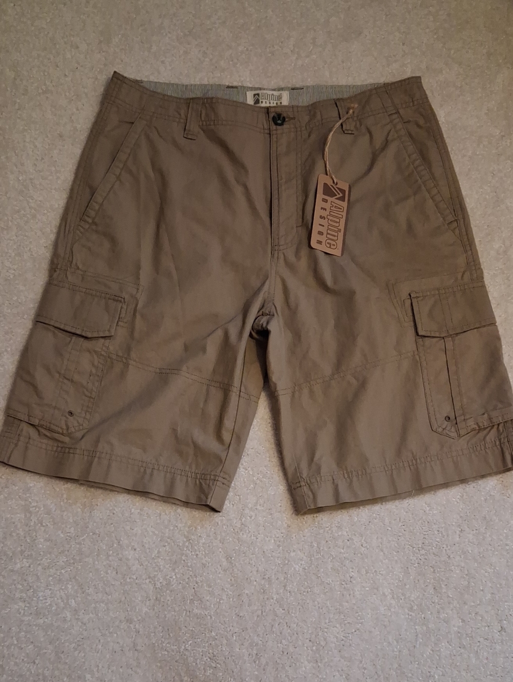 NWT Alpine Design Men's Khaki Cargo Shorts Velco Pockets 34